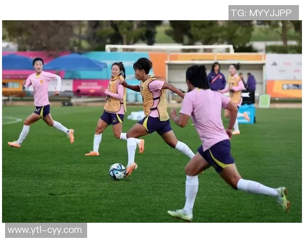 中国足球队奋战世界杯梦想之路展现拼搏精神与团结力量